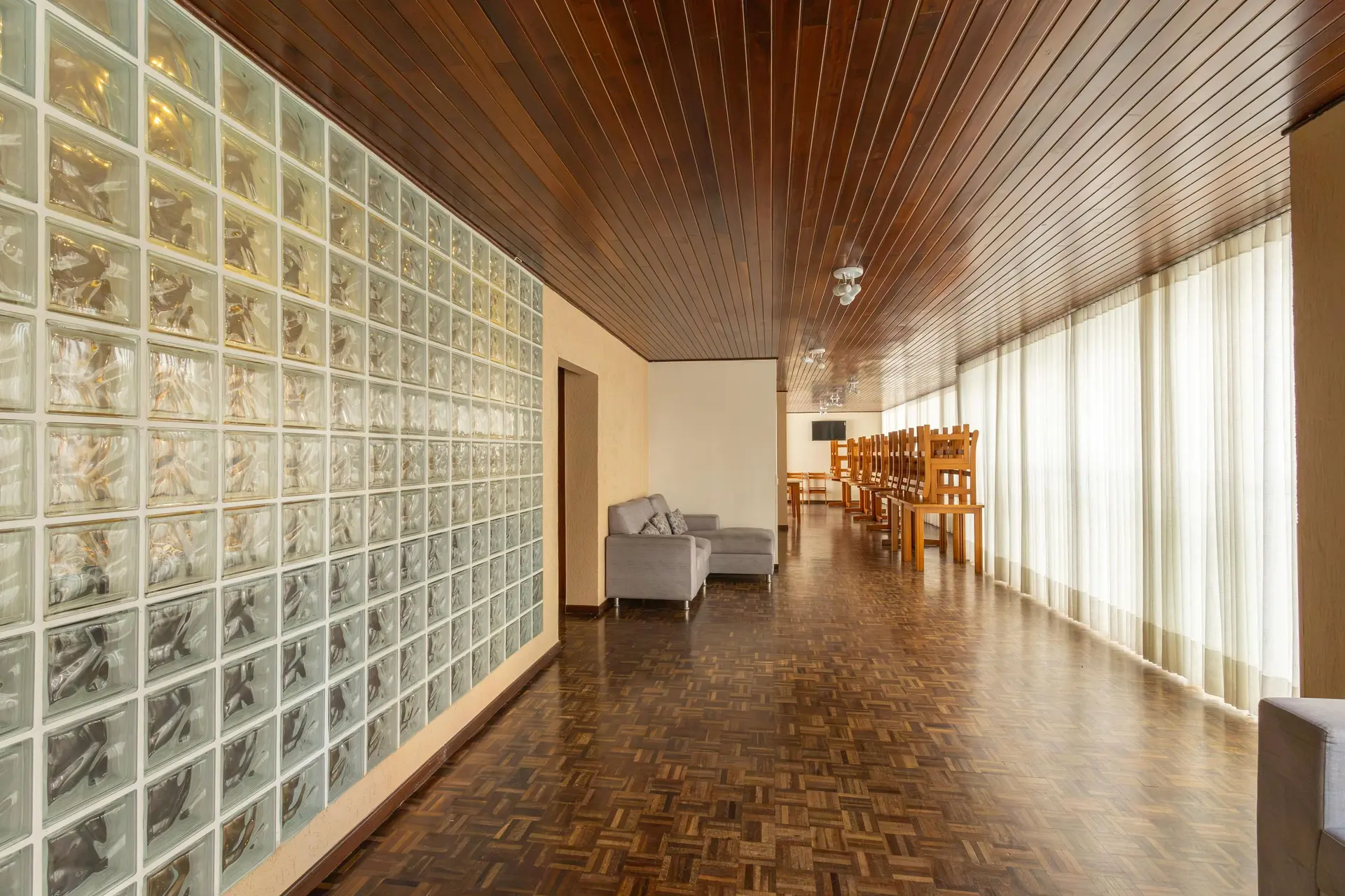2-bedroom apartment with a dishwasher in Curitiba — photo 39