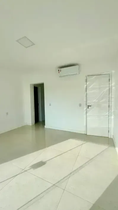 Casa com 5 suítes e piscina externa no condomínio — photo 39