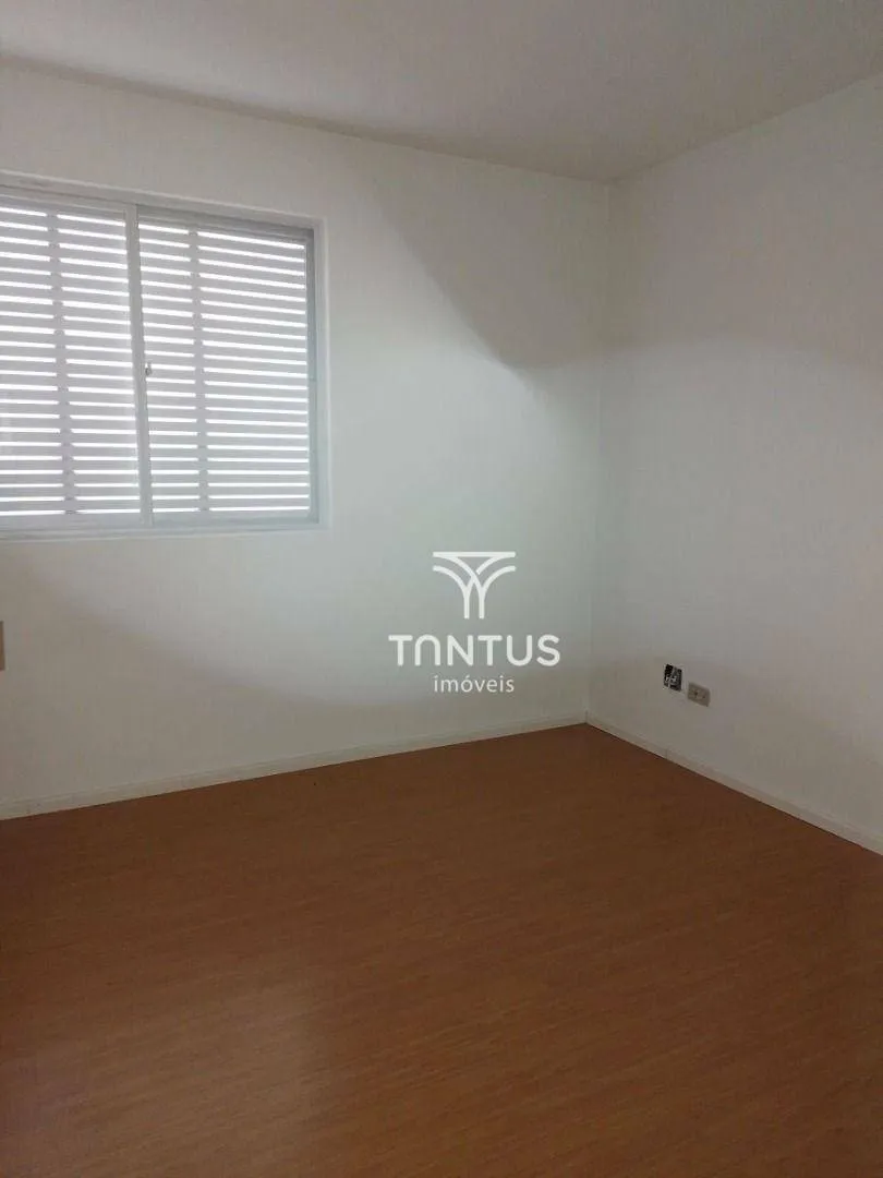 Wood or laminate floors in a 2-bedroom apartment, 58 m² — photo 4