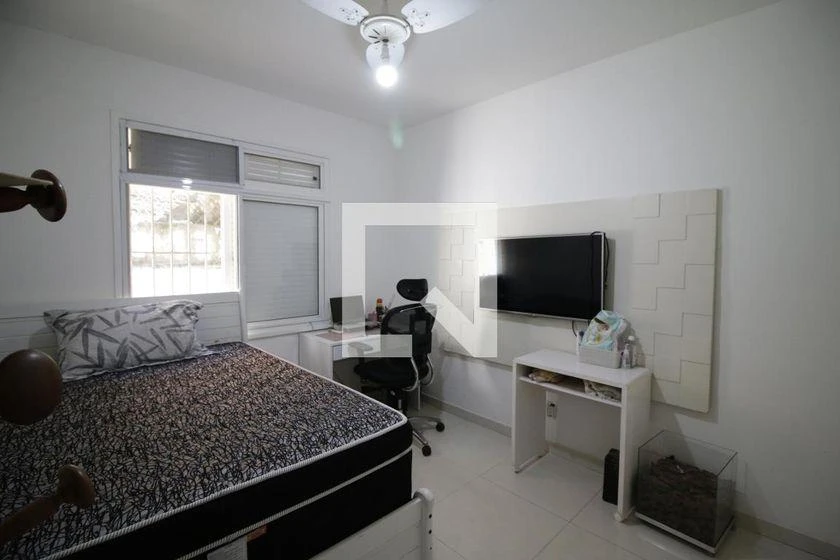4-bedroom house with a home office — photo 8