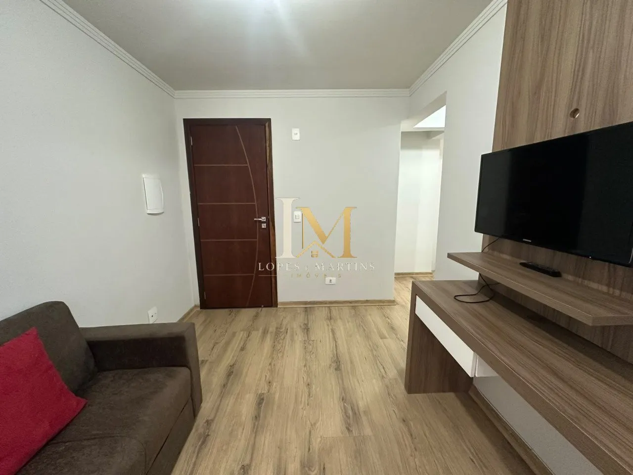 Деревянный пол или ламинат и 1 спальня: квартира 46 м² — photo 14