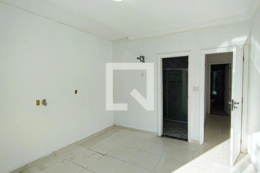 Rental house with 3 bedrooms and 217 m² — photo 47