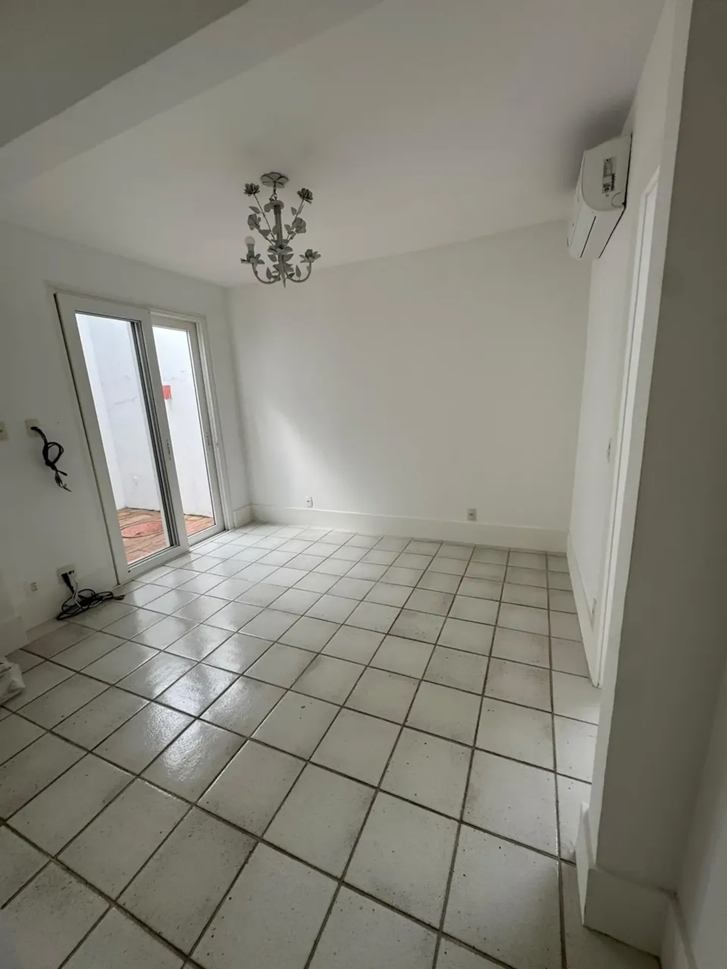 300 m² house with 4 bedrooms and a built-in balcony grill — photo 24