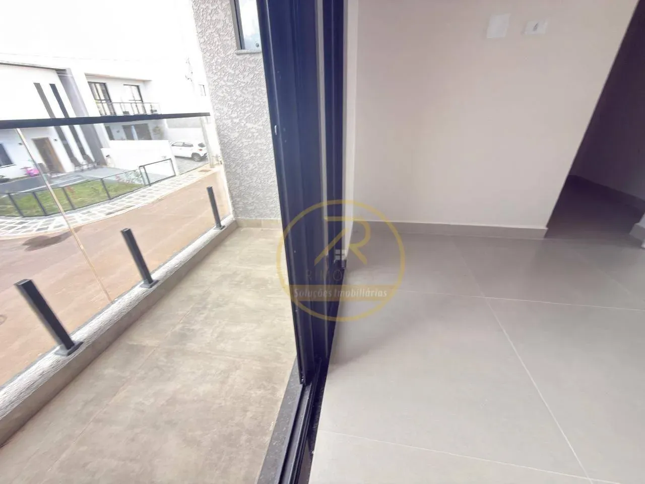 House 100 m² with 3 bedrooms and 2 parking spots — photo 13