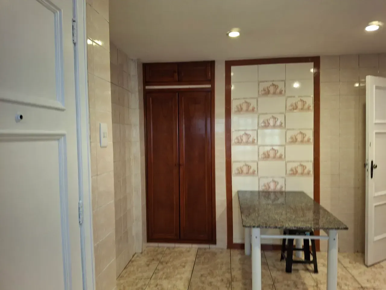 Unfurnished 3-bedroom apartment with 24-hour concierge — photo 10