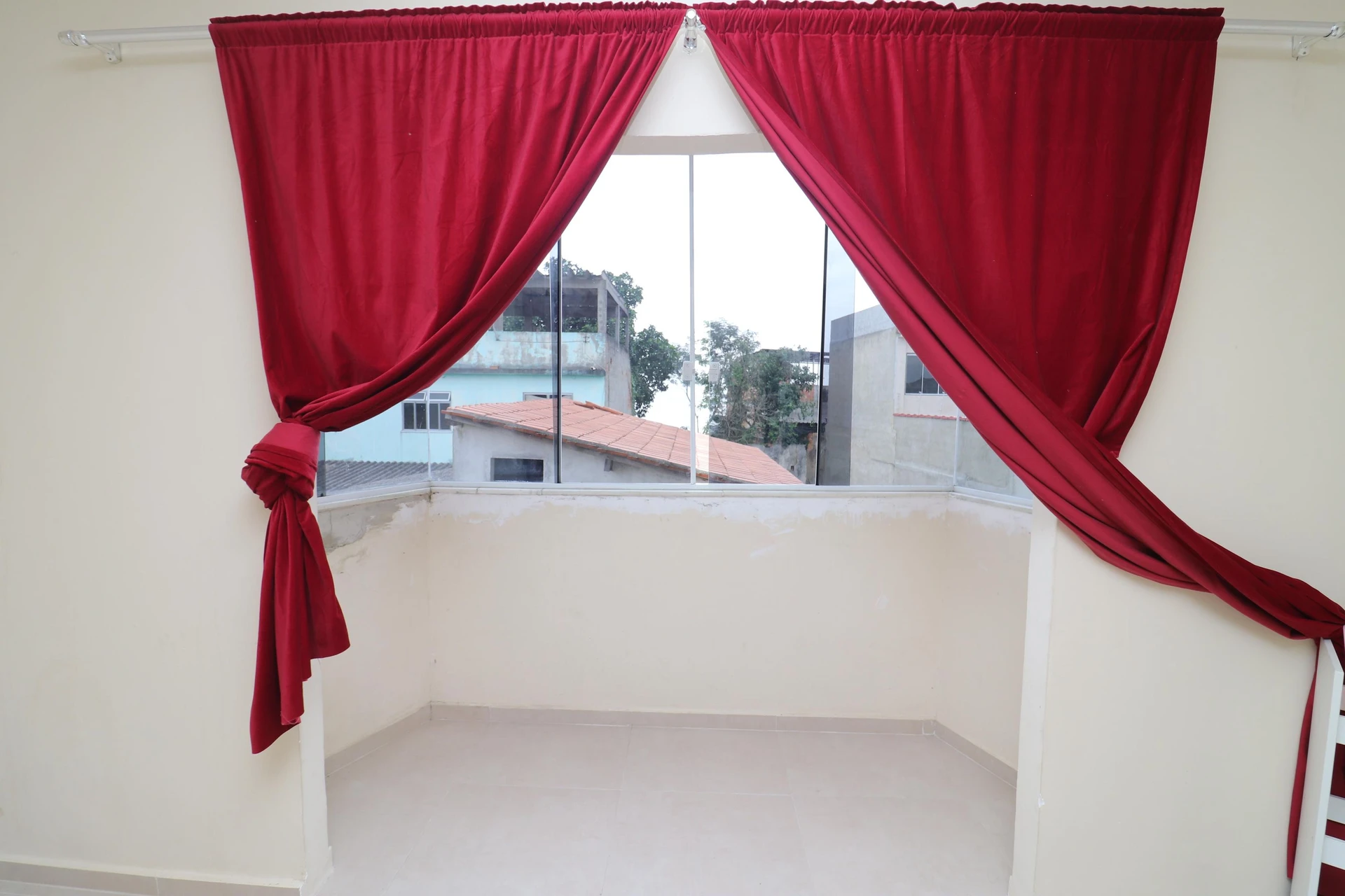 House with 4 suites and 3 parking spaces with private garden — photo 34