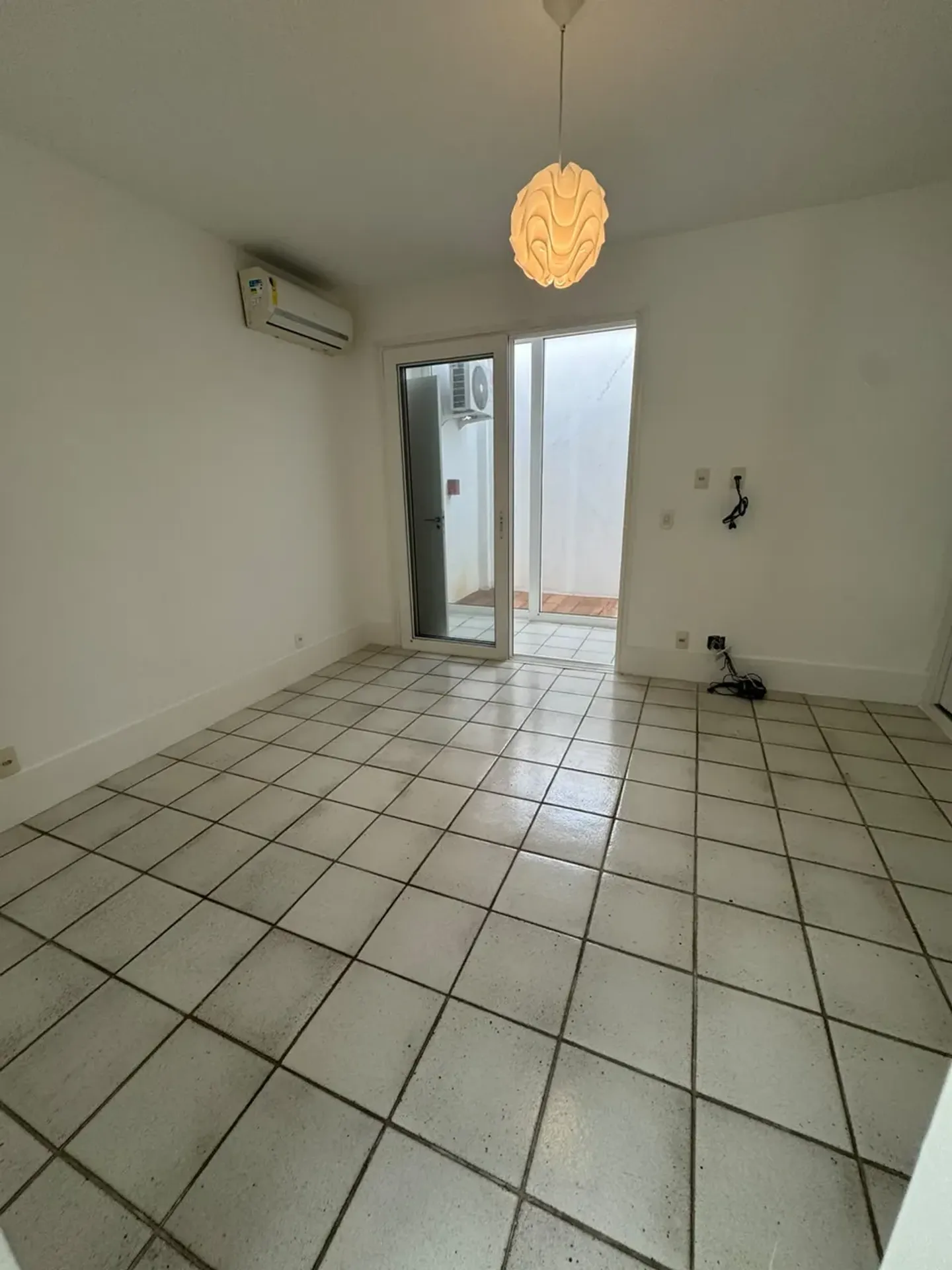 300 m² house with 4 bedrooms and a built-in balcony grill — photo 21