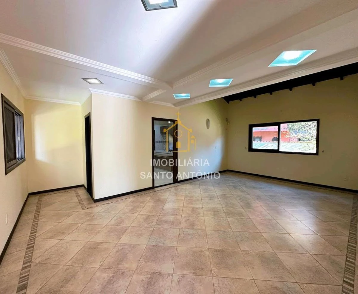 Ванна та 4 спальні: будинок 377 м² — photo 30