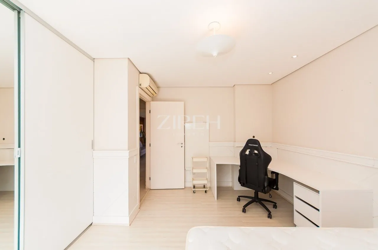 269 m² apartment with 2 bedrooms and an open-plan kitchen — photo 22