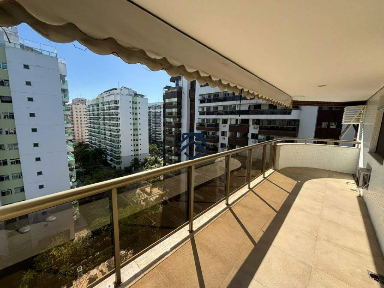 4-bedroom apartment with 2 enclosed balconies — photo 6