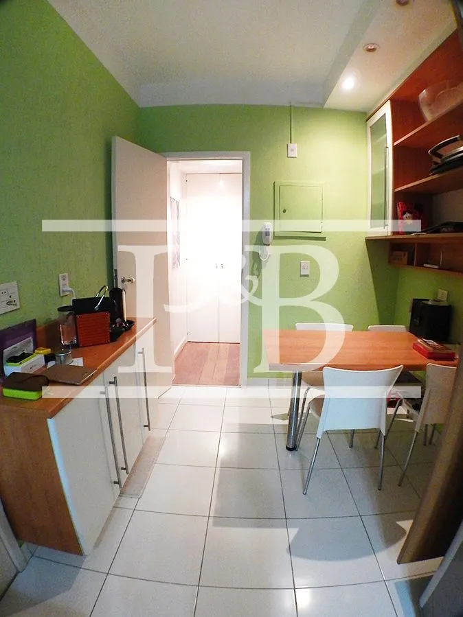 Apartamento de 3 dormitórios com 215 m² e 3 vagas — photo 23