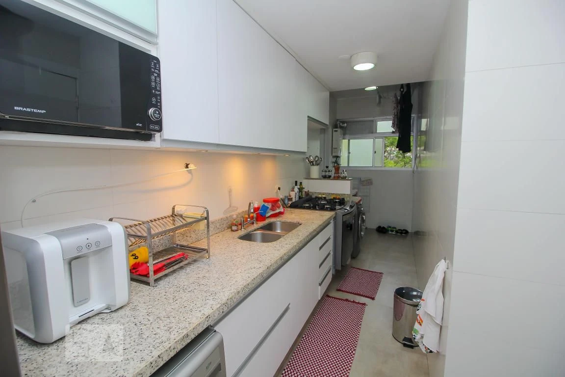 3-bedroom apartment with a glass-enclosed balcony — photo 25
