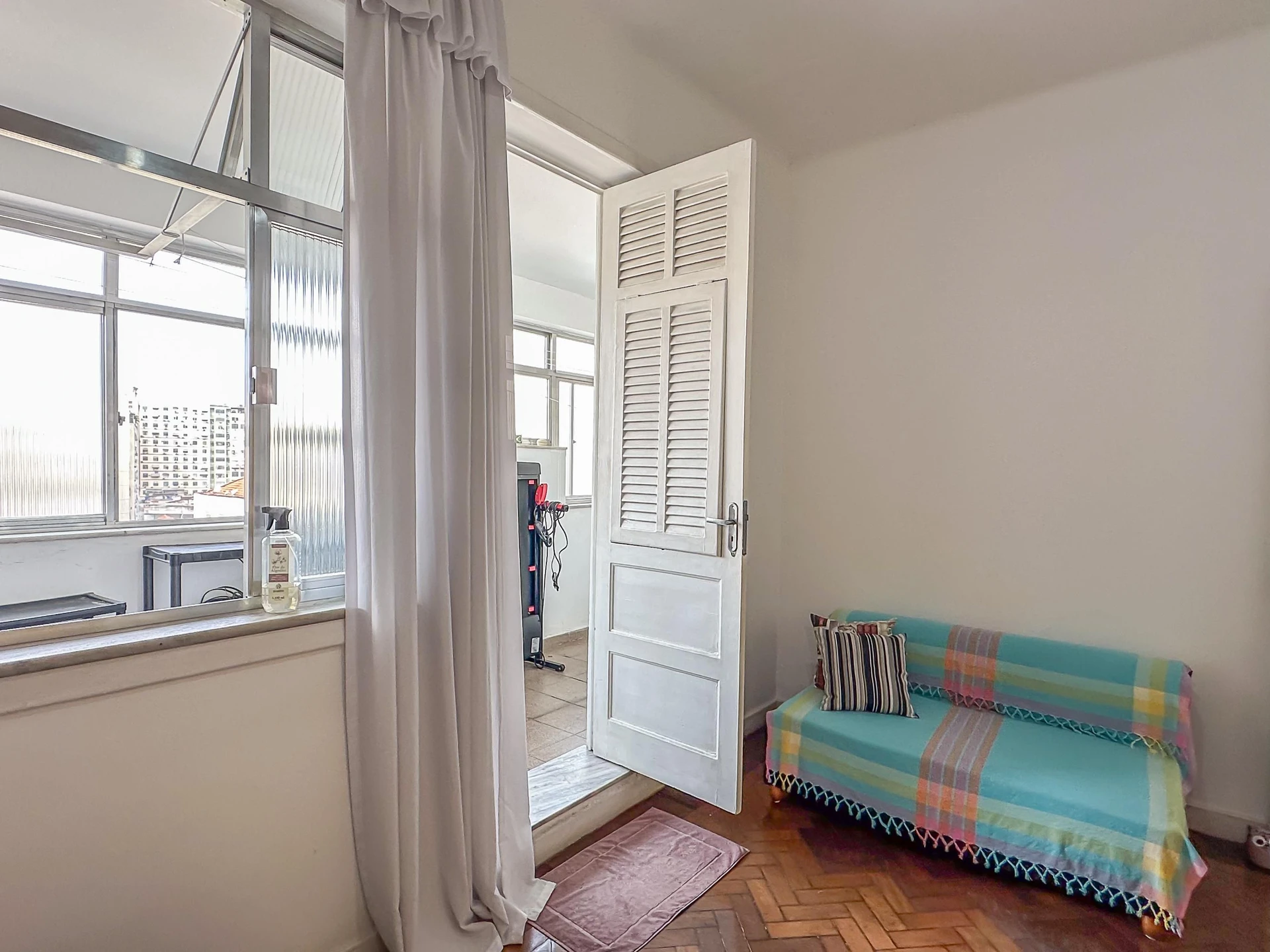Furnished 2-bedroom apartment with a balcony — photo 30