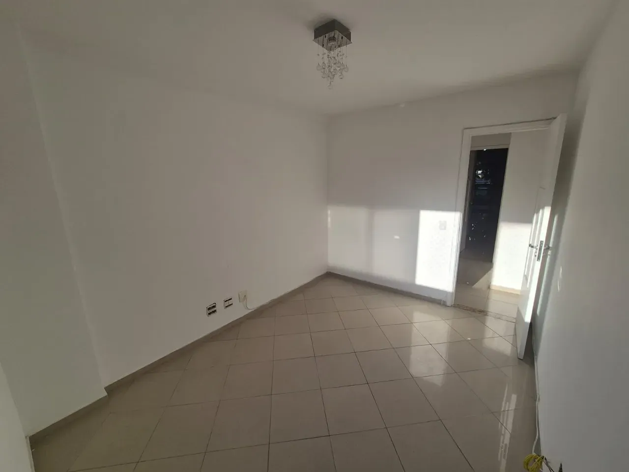 Glass-enclosed balcony in a 3-bedroom apartment, 115 m² — photo 23