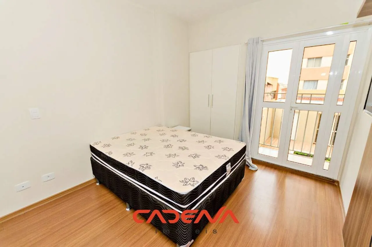 42 m² unfurnished studio with open kitchen and wood floors — photo 7