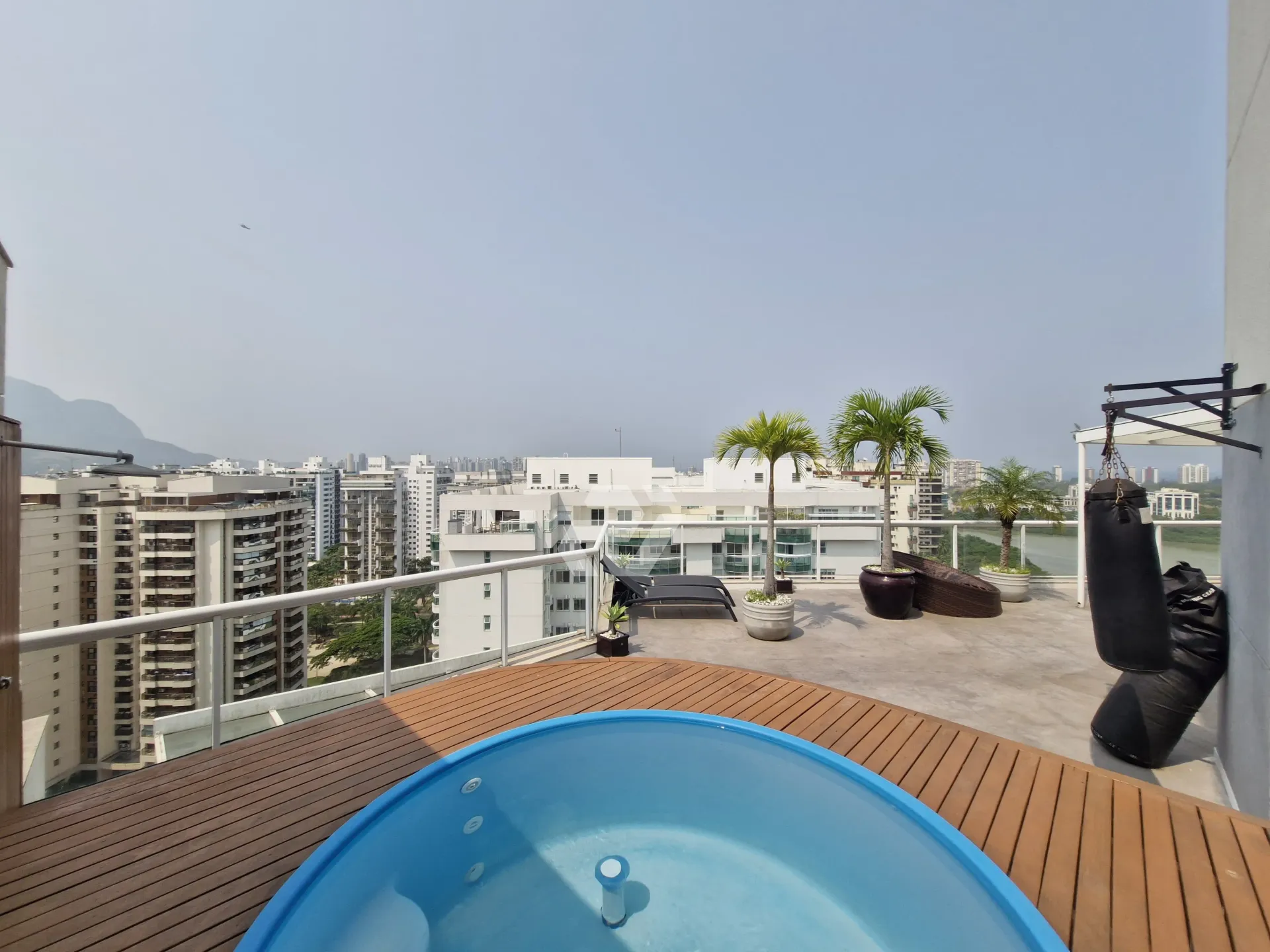 Furnished 4-bedroom apartment with building pool — photo 58