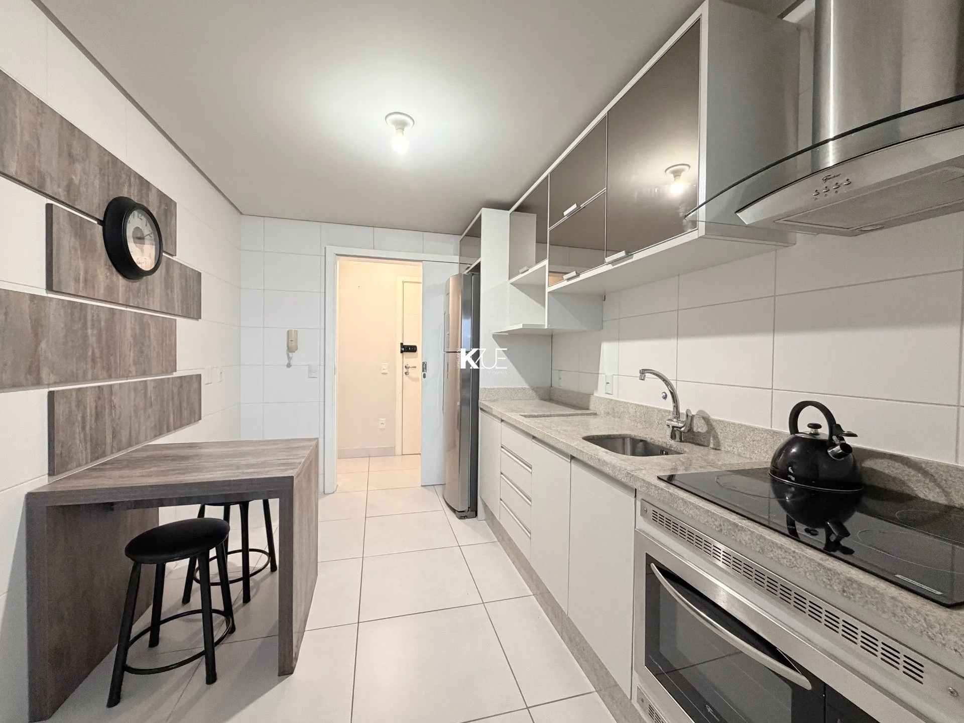 Furnished apartment, 111 m², with a water view — photo 10