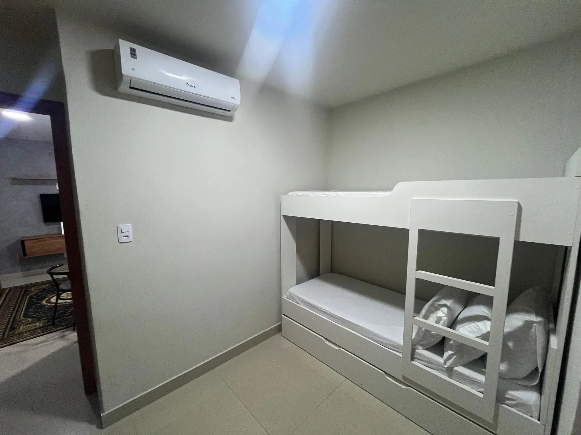 Furnished 2-bedroom apartment with 1 bathroom, no parking — photo 11