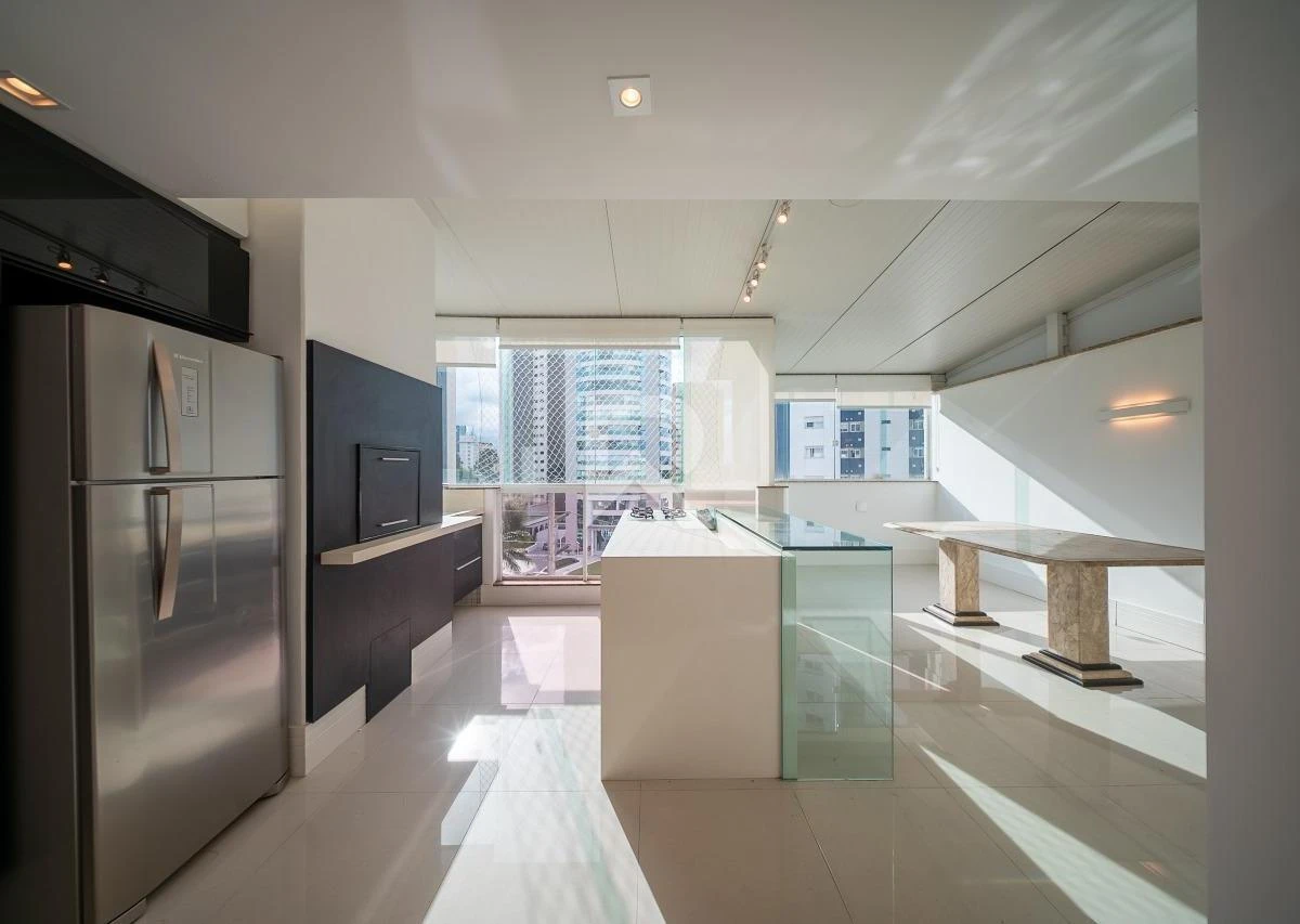 192 m² apartment with floor-to-ceiling windows and a bathtub — photo 42
