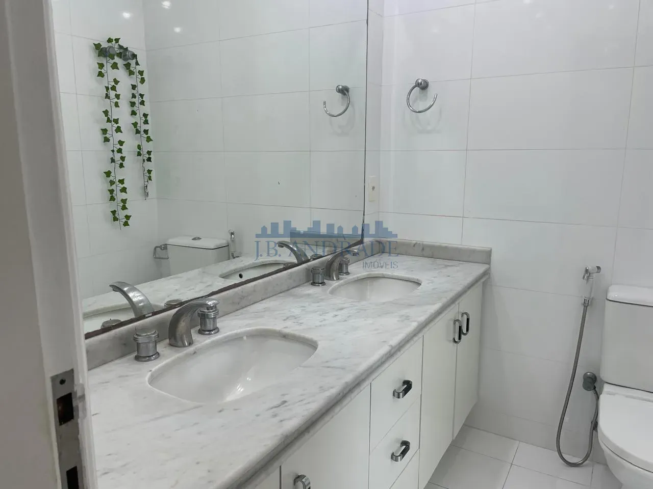 Apartamento mobiliado com 3 quartos e 5 banheiros — photo 29