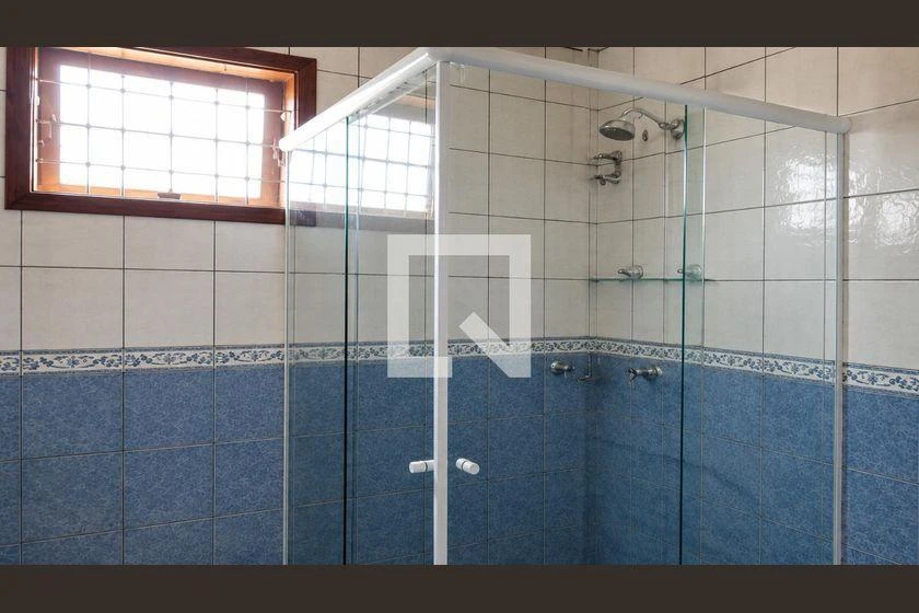 Облаштований будинок з 4 спальнями та 320 м² — photo 8