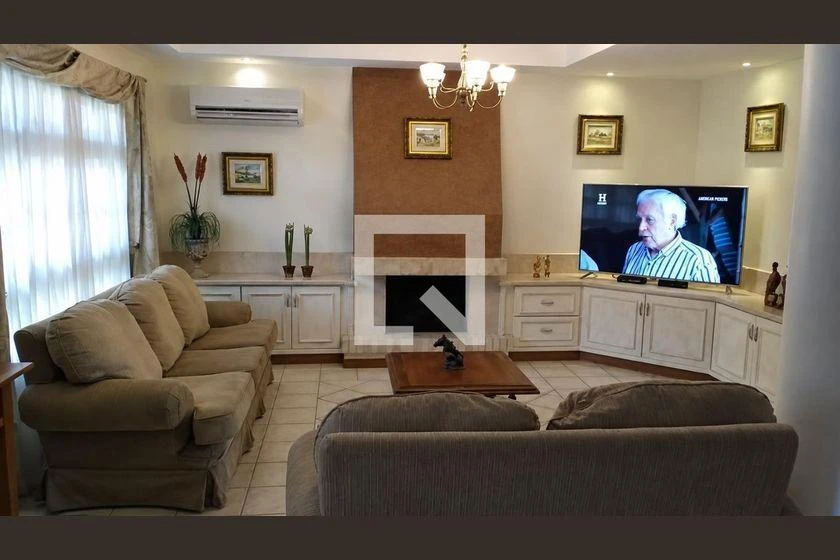 Облаштований будинок з 4 спальнями та 320 м² — photo 12