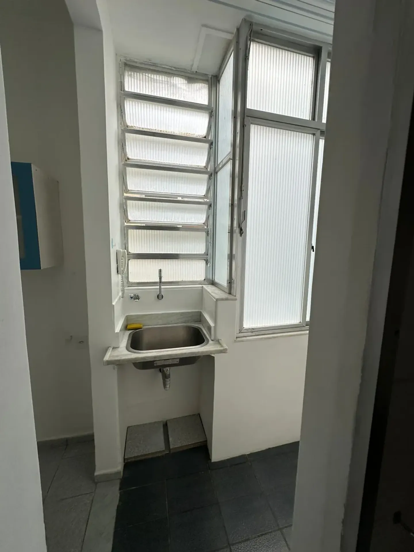 Apartment with a closed kitchen and gas stove; 2 bedrooms — photo 40