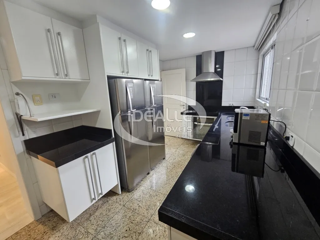 Apartamento de 3 suites con 335 m² y balcón — photo 27