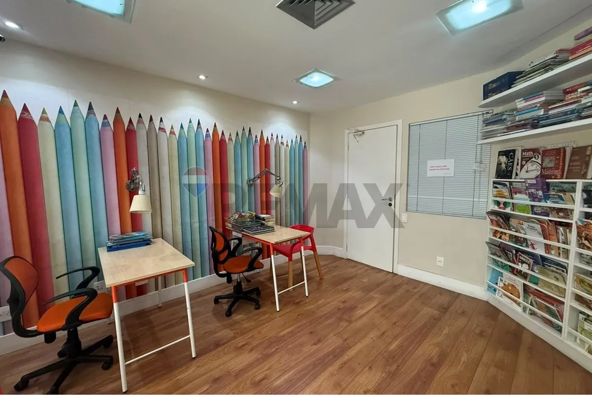 Apartment with 5 bedrooms and a glassed-in balcony — photo 52