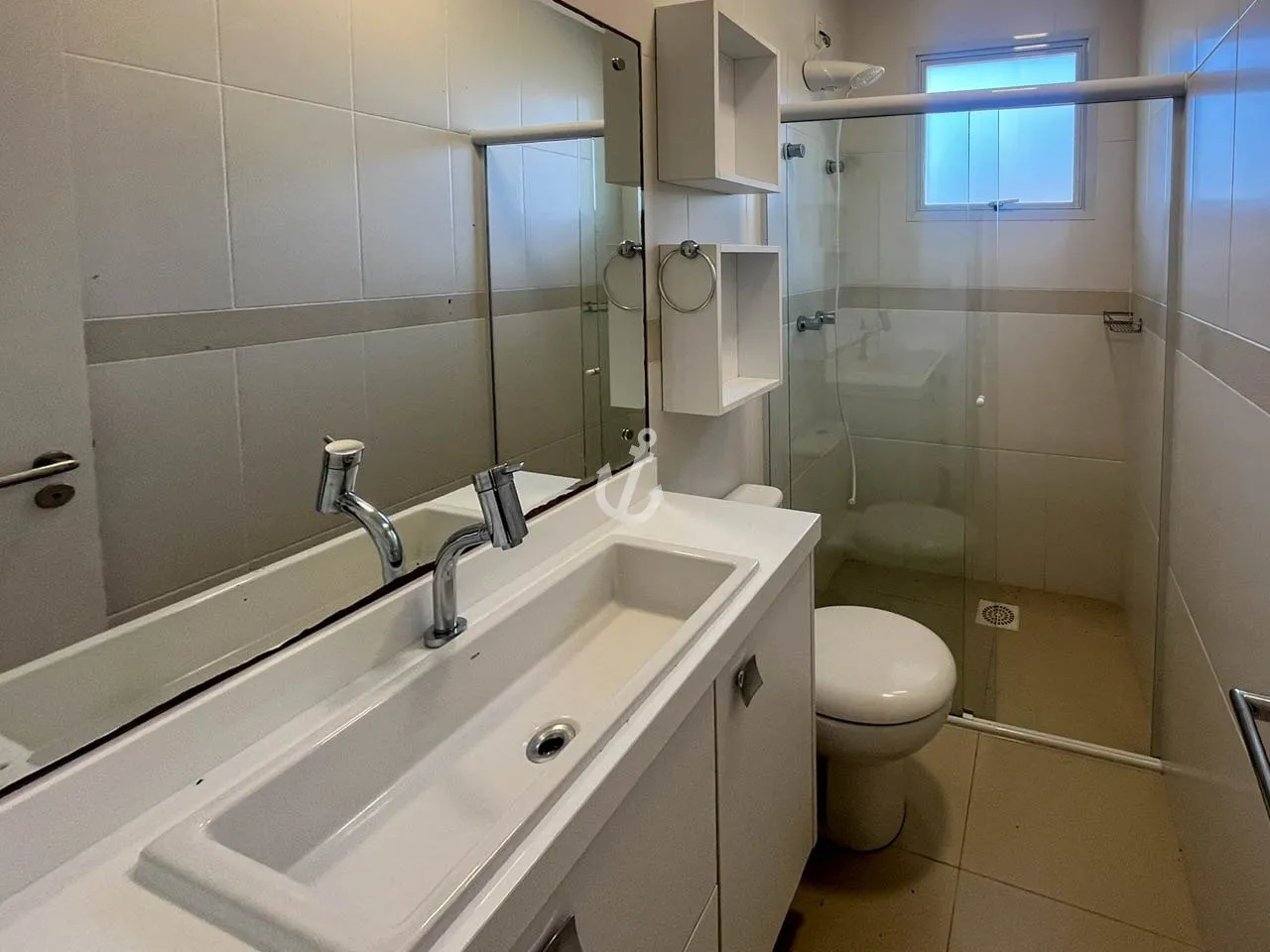 278 m² house with open kitchen and 3 en-suite bedrooms — photo 11