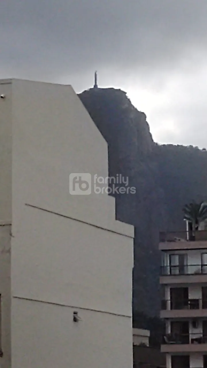 Furnished 3-bedroom apartment with 140 m² — photo 18