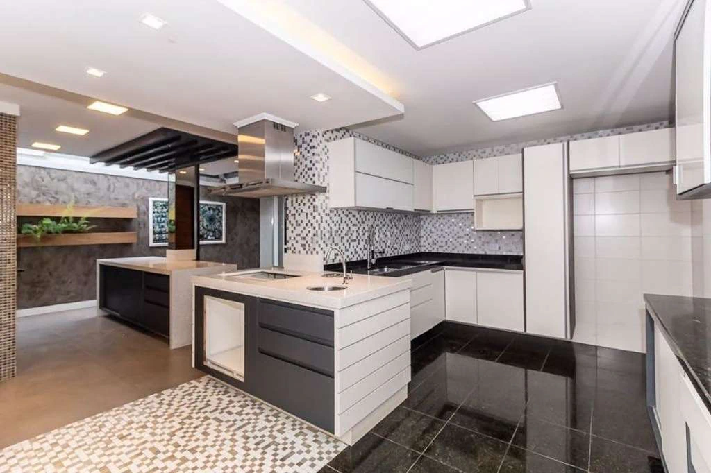 4-bedroom house with en-suite bathrooms and open-plan kitchen — photo 2