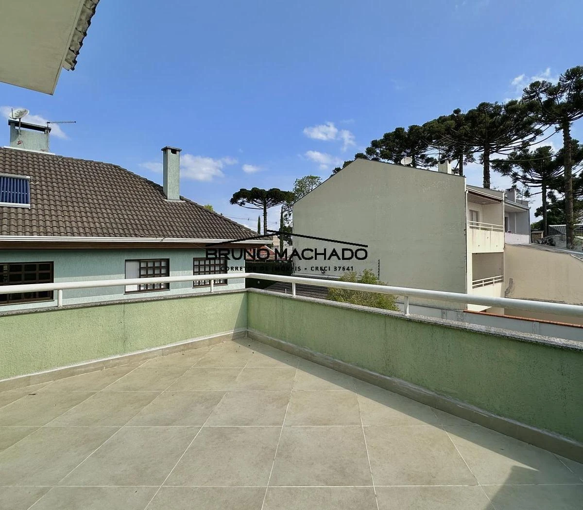 3-bedroom house with a walk-in closet in Curitiba — photo 11
