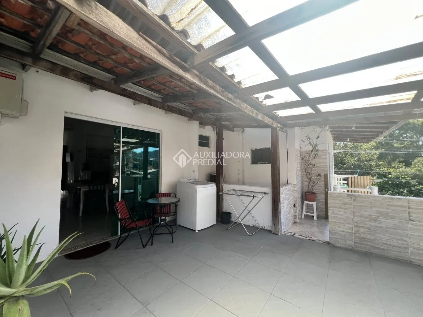 Furnished studio with 38 m², 1 bedroom and 1 bathroom — photo 9