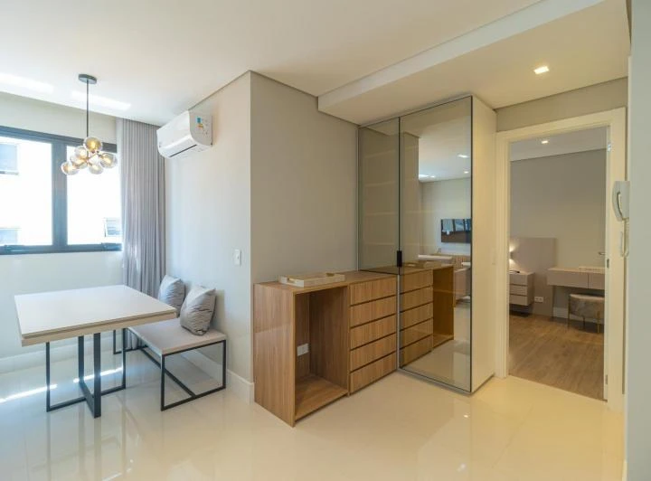 Furnished 1-bedroom apartment with an open-plan kitchen — photo 8