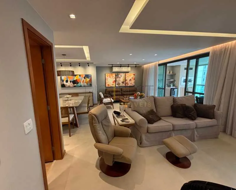 Furnished 4-bedroom apartment with a glassed-in balcony — photo 14