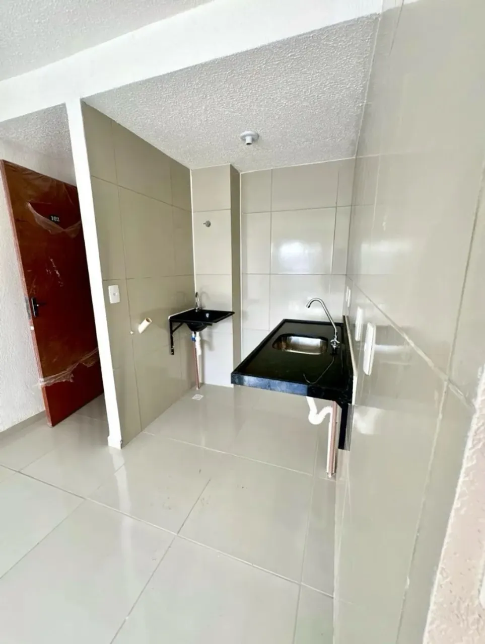 2-bedroom apartment in a building with a gym — photo 5