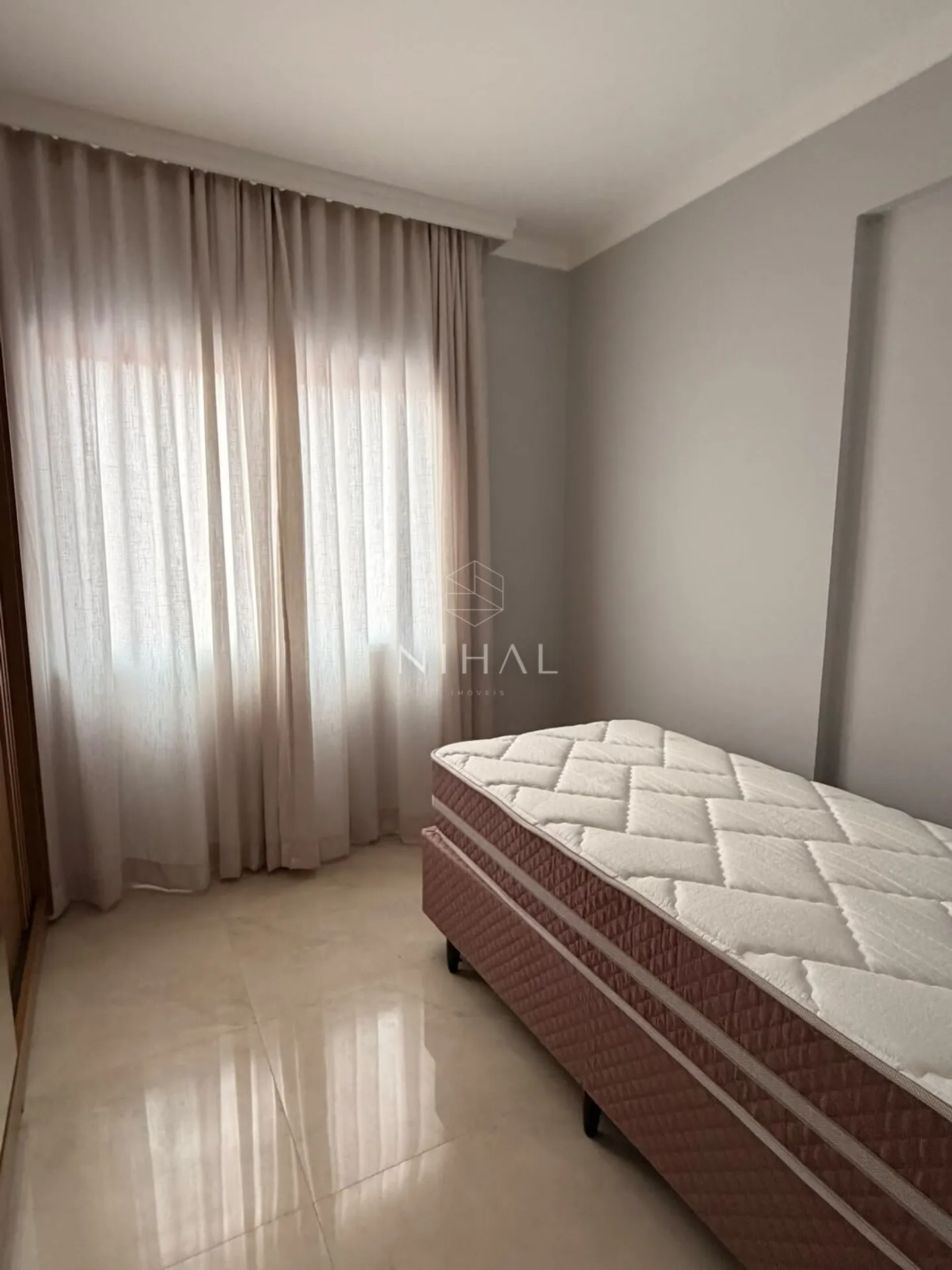 2-bedroom apartment in a building with a gym — photo 4