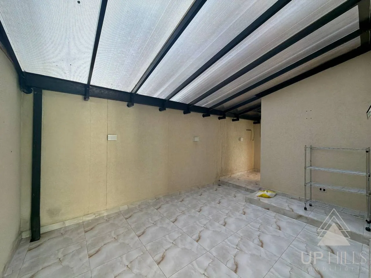 Casa com 3 suítes e cozinha aberta com fogão a gás — photo 47
