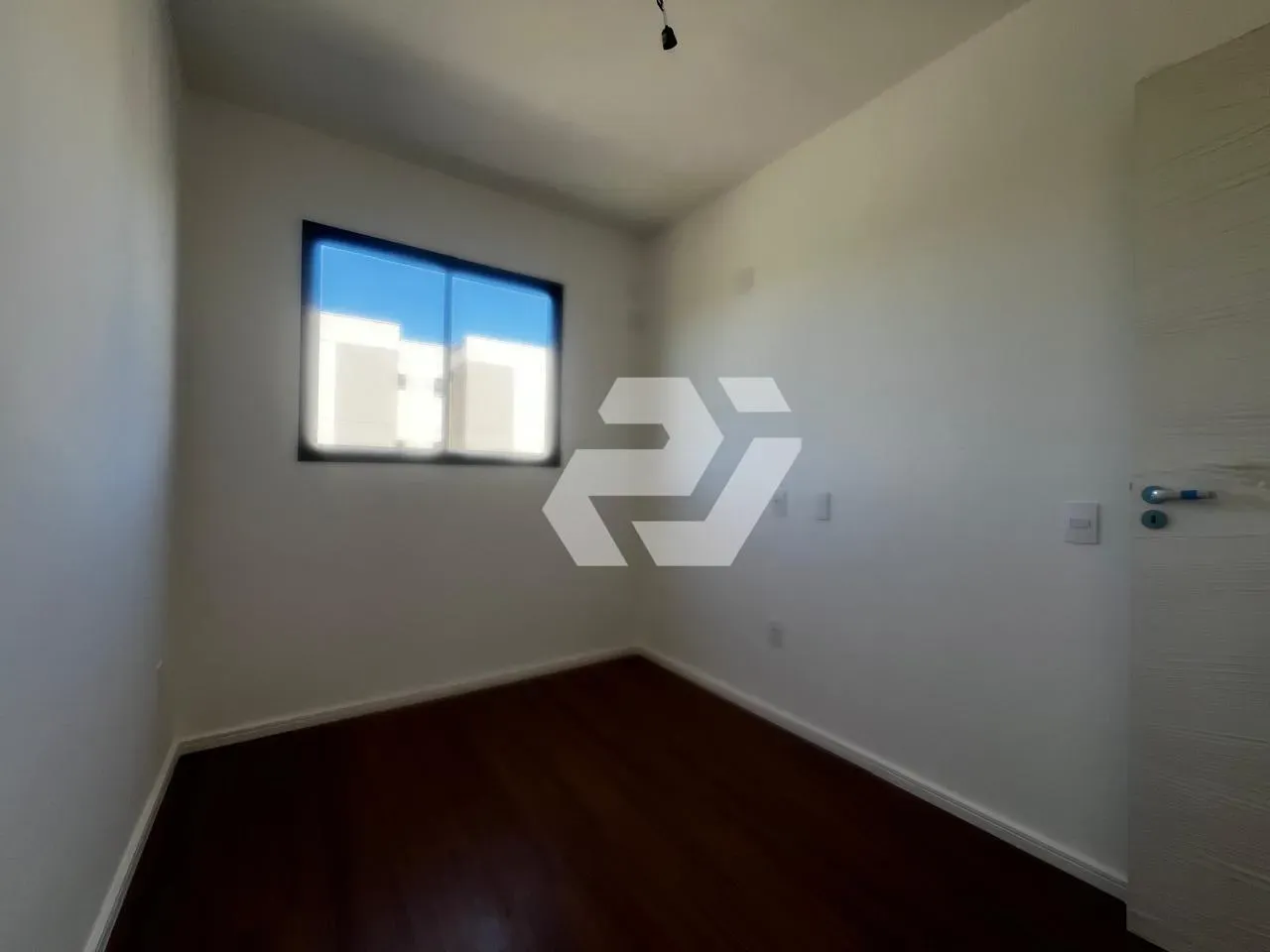 Unfurnished apartment with 2 bedrooms and a balcony — photo 11