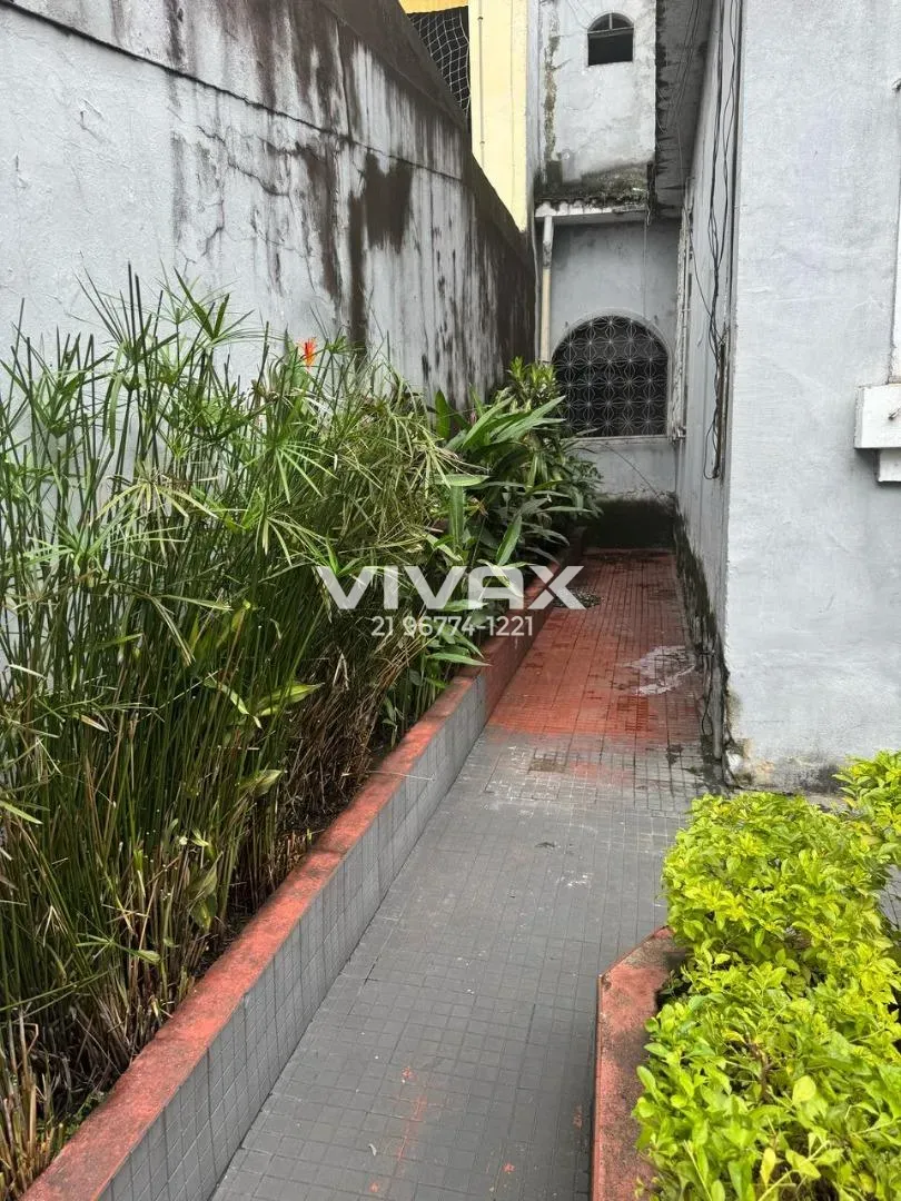 Garden in a 5-bedroom house, 415 m² — photo 18