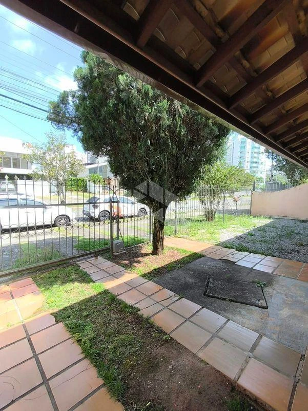 Casa de 3 dormitorios con balcón gourmet en Florianópolis — photo 12