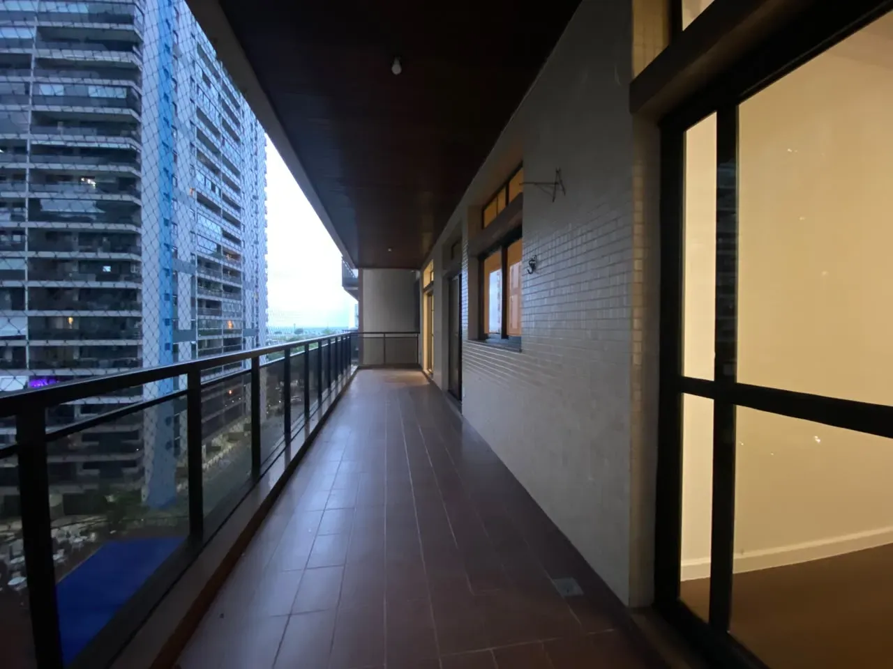 Apartamento de 3 quartos com varanda envidraçada — photo 15