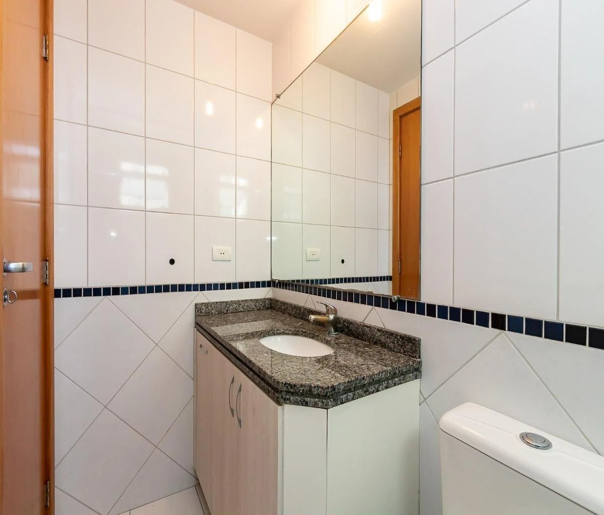 4-bedroom apartment with a home office in Curitiba — photo 31