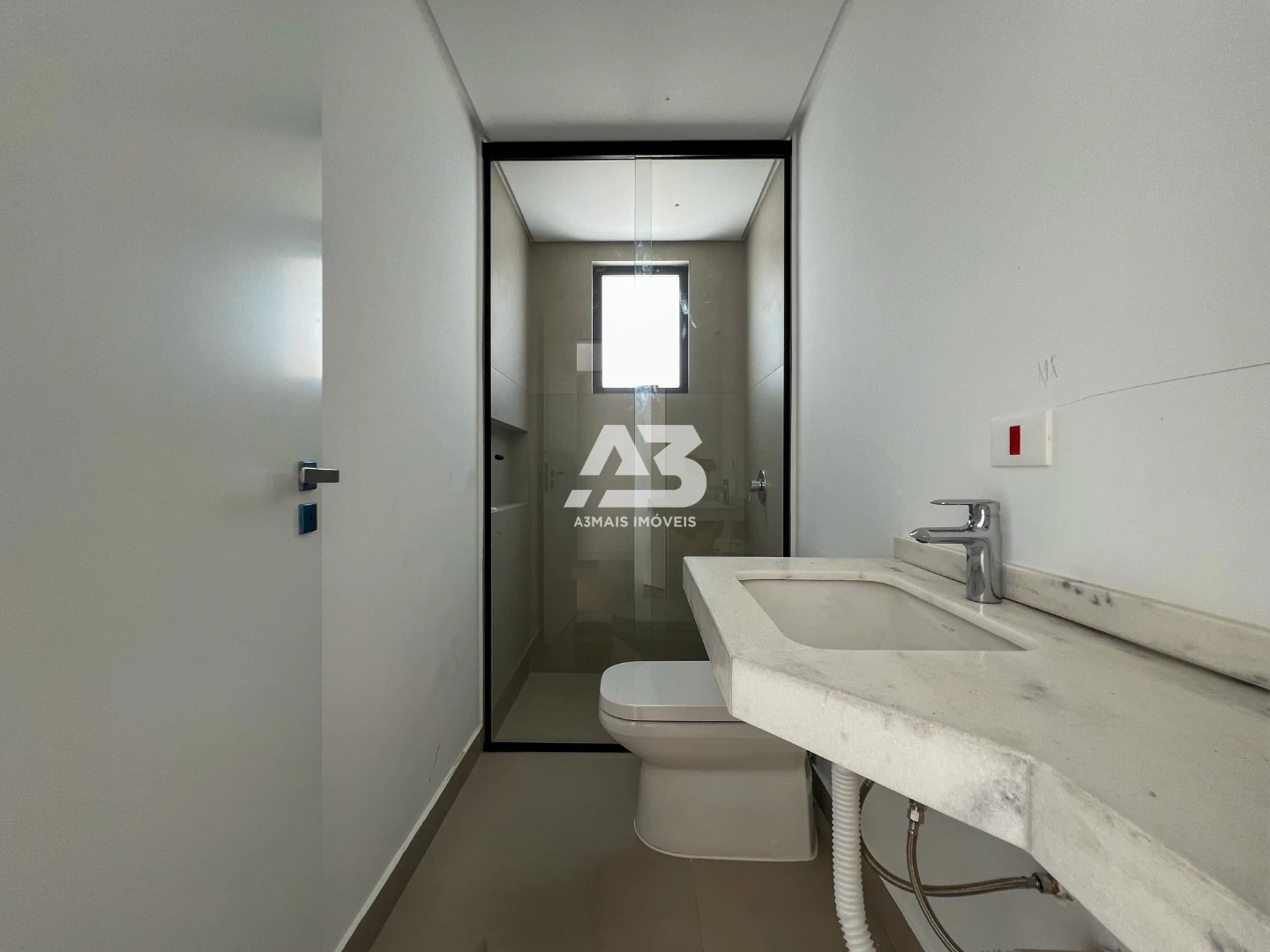 Floor-to-ceiling windows in a 3-bedroom house, 144 m² — photo 7