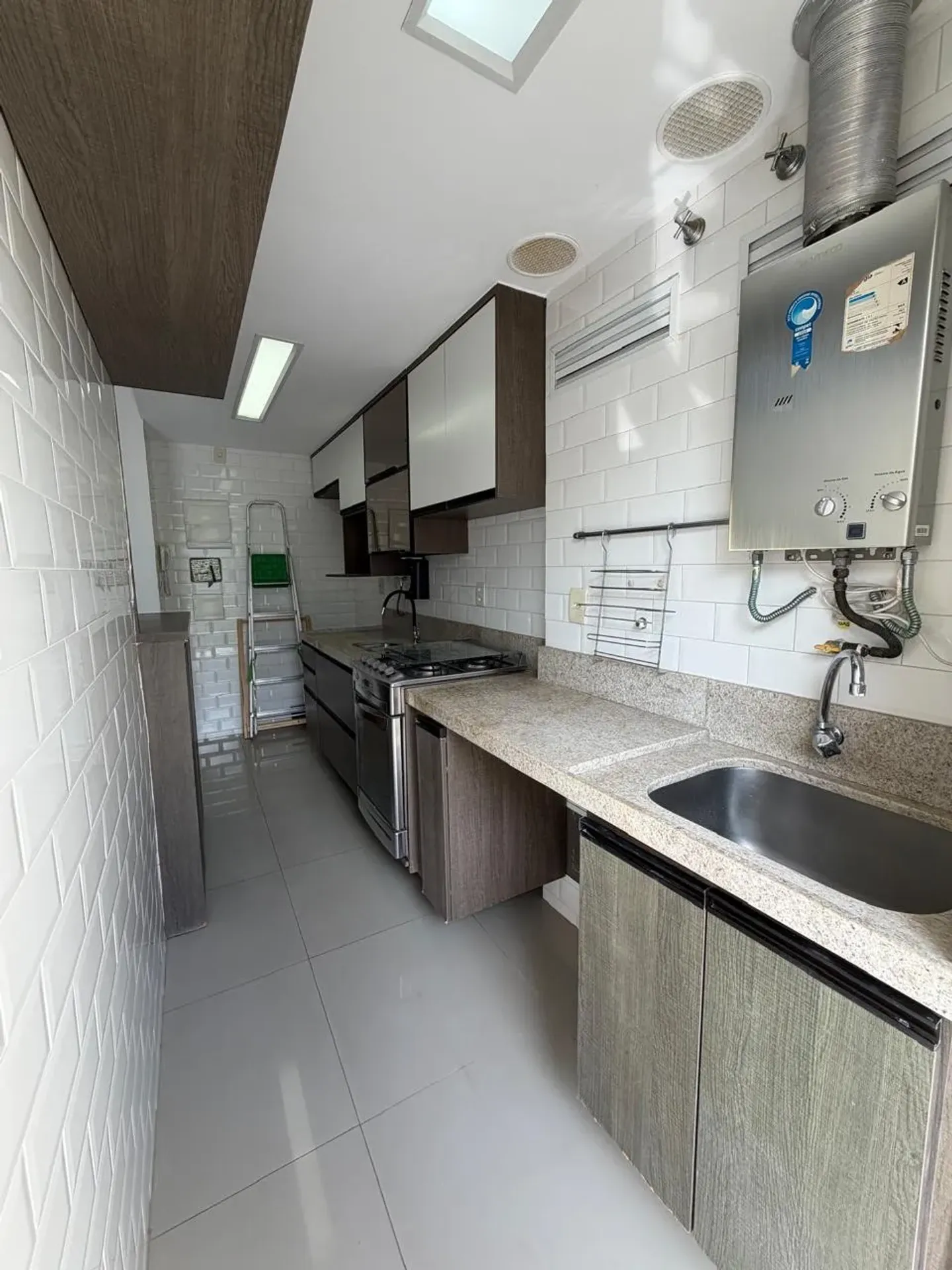 4-bedroom apartment with a closed-in balcony — photo 26