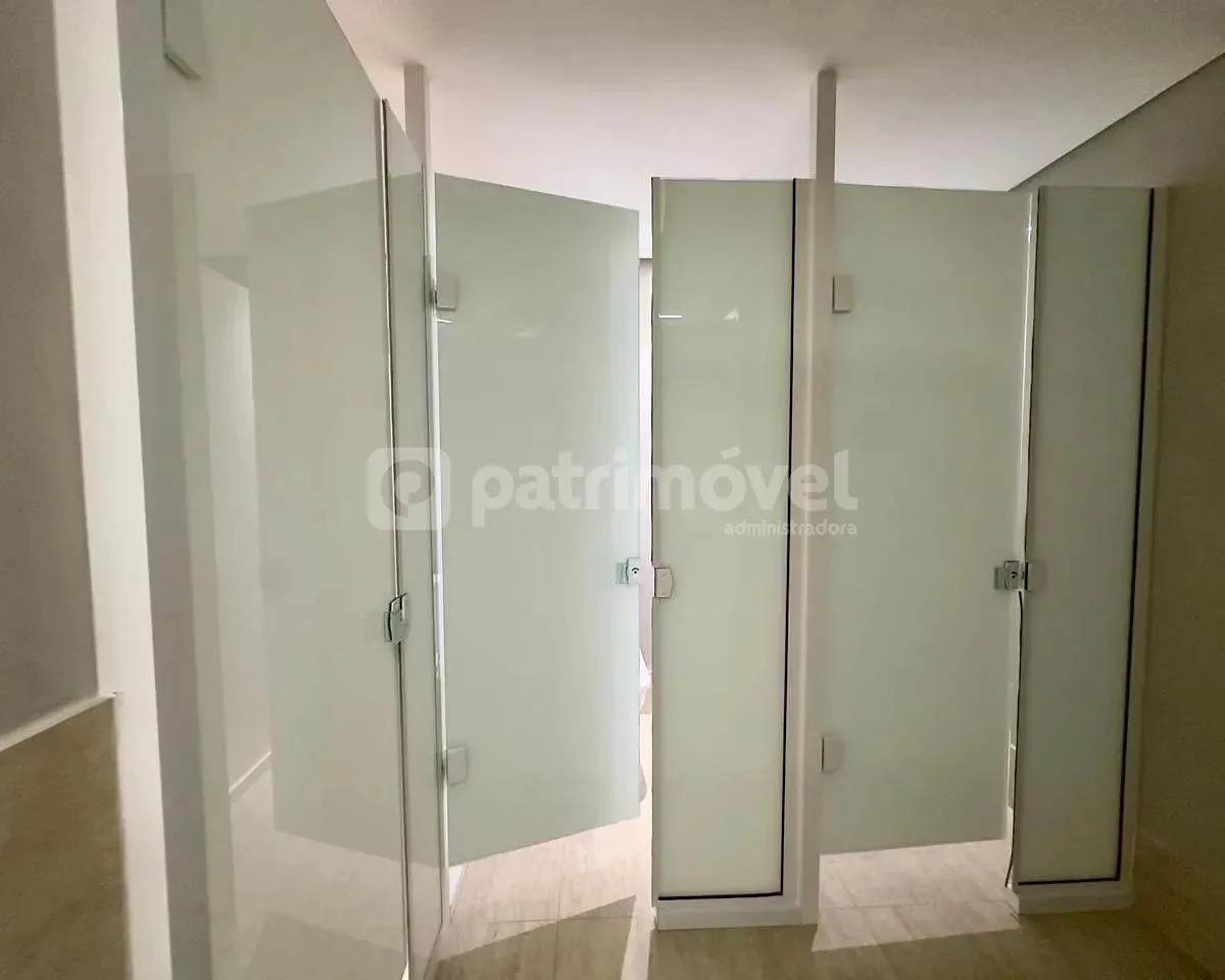 Sala comercial de 779 m², 1 quarto e 6 banheiros — photo 27