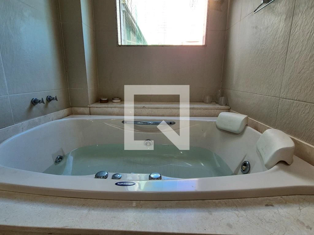 Furnished apartment with 5 en-suite bedrooms and terrace — photo 74