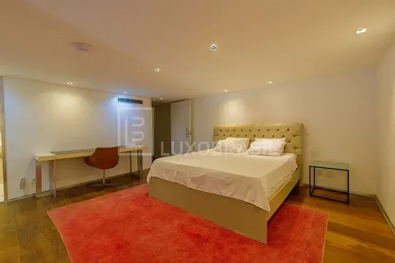 Furnished house with 5 bedrooms and an open-plan kitchen — photo 34
