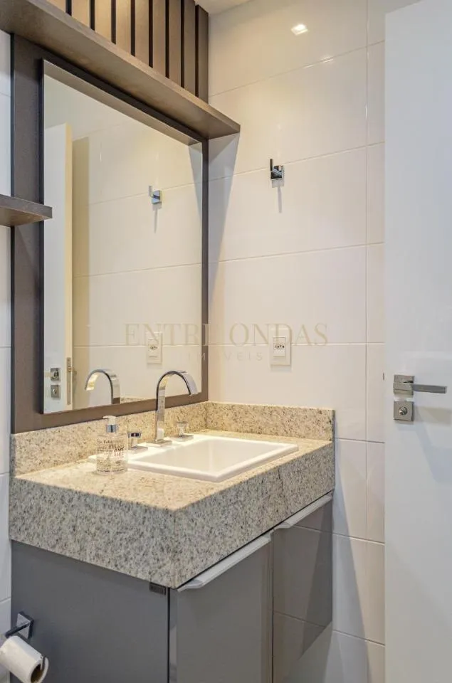 Furnished 2-bedroom apartment with open-plan kitchen — photo 19